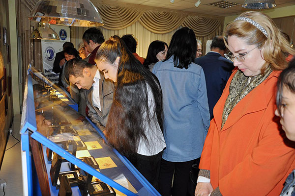 Коллекция серебряных марок «Святая Мекка» в Ташкенте