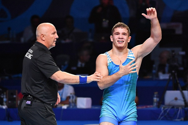 Vardanian and Assakalov compete for bronze medals at the Olympics