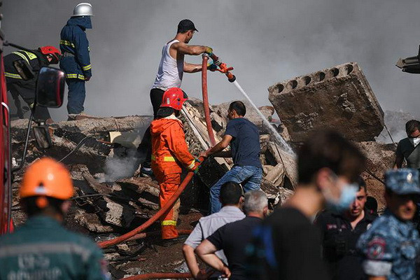 В Армении объявлен двухдневный траур в связи со взрывом в ереванском ТЦ