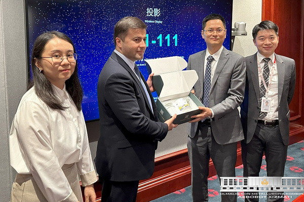 Специалисты АГМК посетили компанию «Huawei» в КНР