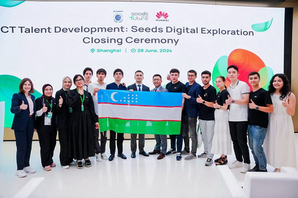 Students from Uzbekistan participated in Huawei’s educational tour in China and visited MWC in Shanghai