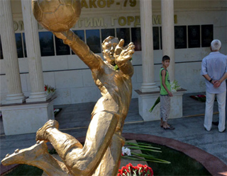 New monument for Pakhtakor-79 opened in Tashkent