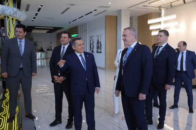 Governor of Khanty-Mansi Autonomous Okrug visits IT Park Uzbekistan