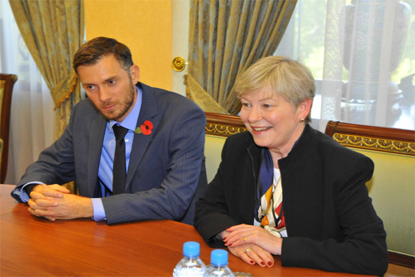 Глава МИД Узбекистана принял Барбару Логан Хэй