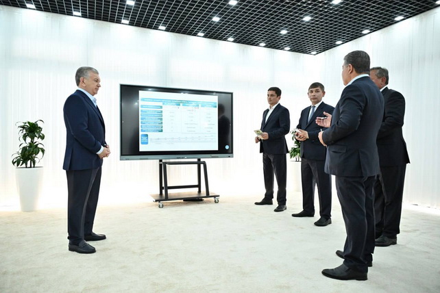 Президент ознакомился с реконструкцией аэропорта в Андижане