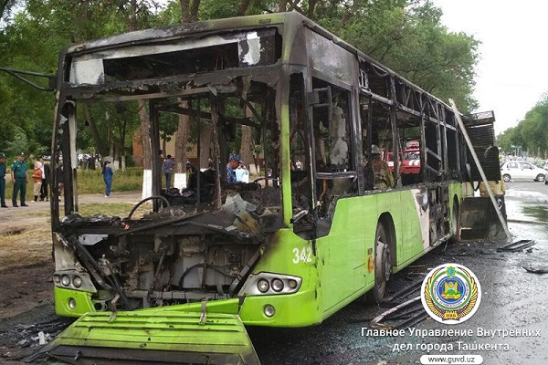 В Ташкенте загорелся автобус, следовавший маршрутом № 94