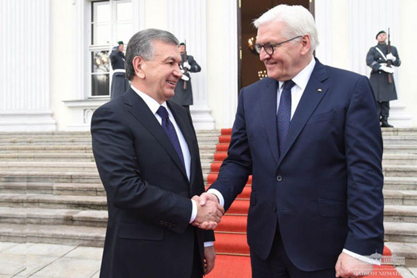 Shavkat Mirziyoyev invites Frank-Walter Steinmeier to Uzbekistan