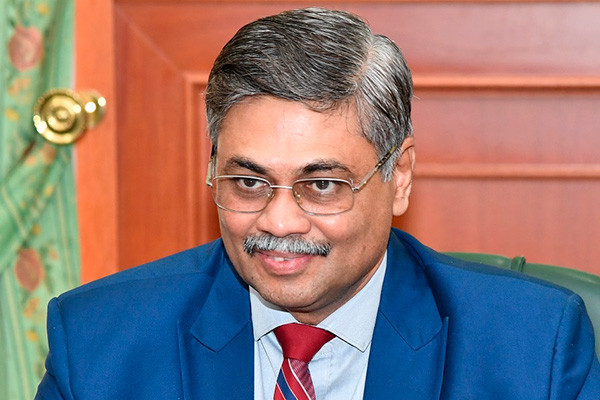 Uzbek FM receives outgoing Indian envoy