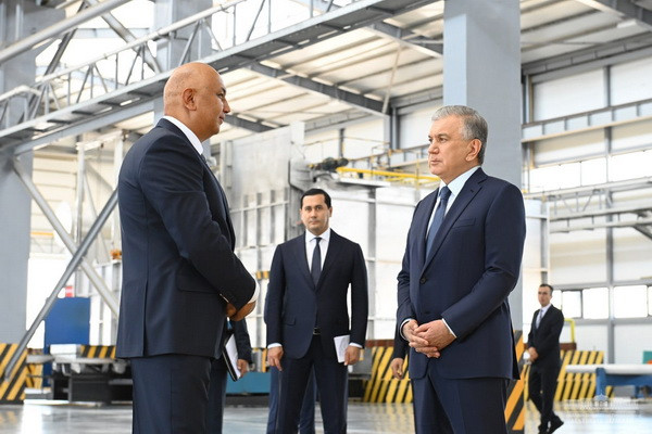 Президент посетил крупное производственное предприятие в столице