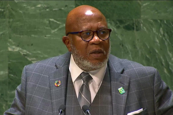 Председатель Генассамблеи ООН призвал власти Афганистана разрешить девочкам получать образование