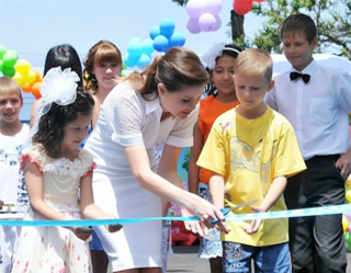 Sen Yolg’iz Emassan opens reconstructed Mercy House No. 14 in Chirchiq