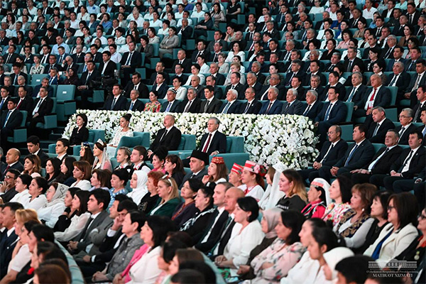 Президенты Узбекистана и Азербайджана приняли участие в совместном концерте