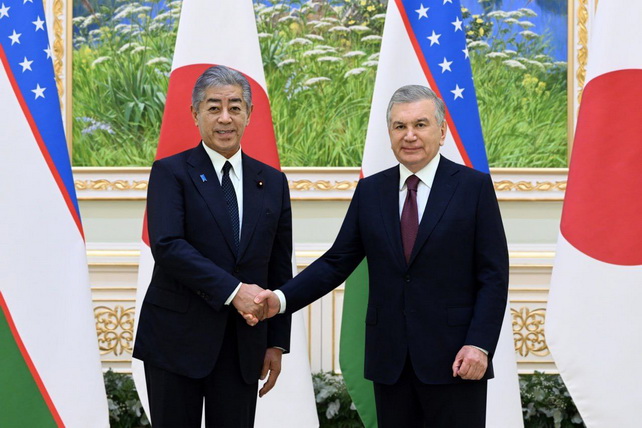 President of Uzbekistan Receives Japanese Foreign Minister