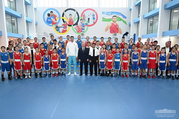 Uzbek leader pays visit to Bakhodir Jalolov Boxing School