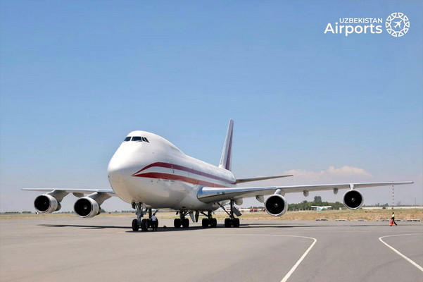 Самолет авиакомпании AeroStan впервые приземлился в Намангане