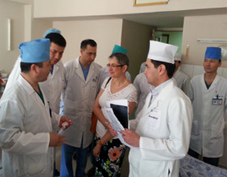 Israeli doctor meets Uzbek specialists at Hepatology Center