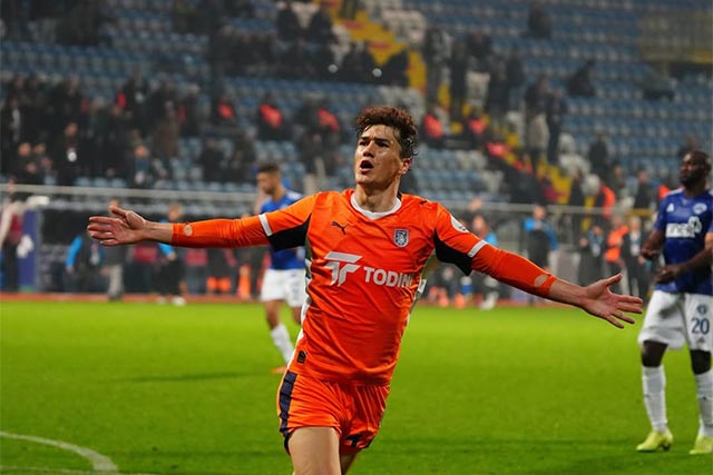 Элдор Шомуродов и Тимур Кападзе признаны лучшими футболистом и тренером Узбекистана в 2025 году