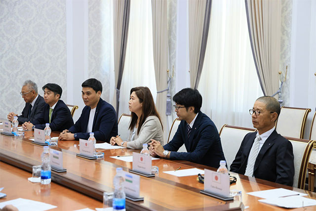 Хоким Ферганы встретился с делегацией Rotary Club of Tokyo Waseda для обсуждения сотрудничества