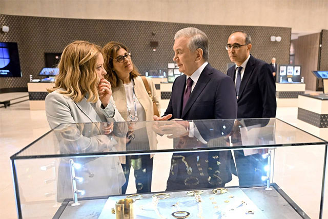 Лидеры посетили выставку «Узбекистан и Италия: Диалог цивилизаций»