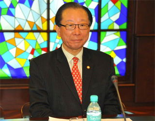 Uzbek FM receives South Korean MP