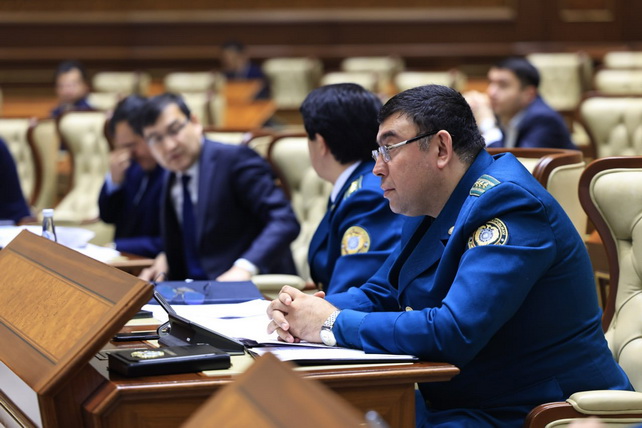 Сенат Узбекистана одобрил закон о защите прав собственников, фермеров и потребителей лекарств