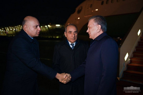 Президент Узбекистана прибыл в Баку