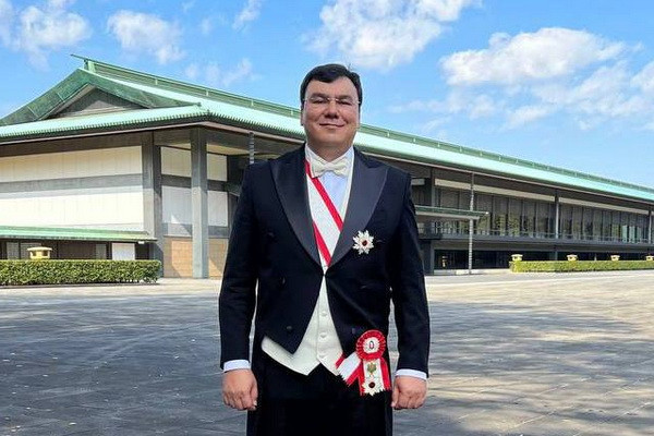 Император Японии наградил члена Правительства Узбекистана орденом высшей степени