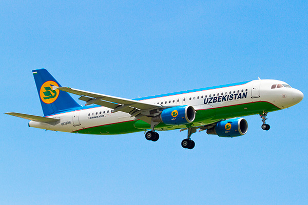 У самолета Uzbekistan Airways, летевшего из Бухары в Москву, отказал двигатель