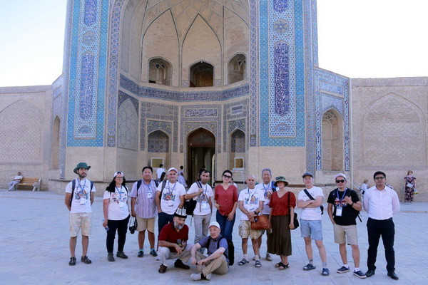 Художники из стран ШОС побывали в Бухаре и Джизаке