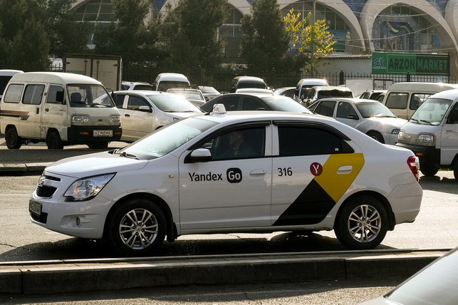 В Ташкенте водитель Yandex Go принял роды прямо в автомобиле