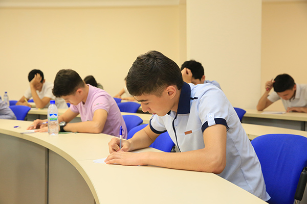 IUT абитуриентлар учун синов имтиҳонларини ўтказади
