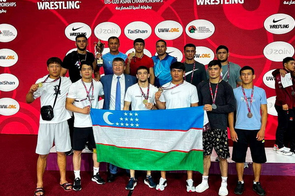 Wrestlers from Uzbekistan win medals at the Asian Championship