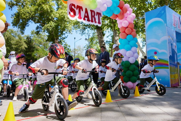 Samarkand hosts II cycling marathon among preschool children