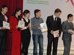 Гульнара Каримова вручила сертификаты молодым предпринимателям Узбекистана