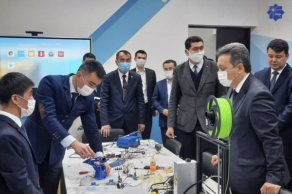 The Minister of ICT visits the Nukus branch of TUIT and takes part in the opening ceremony of the IT incubation center
