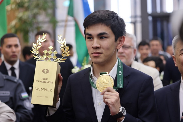 Синдаров вернулся в Узбекистан после победы на турнире претендентов