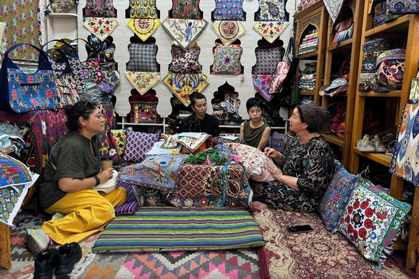 Творческая группа японского телеканала «NHK» находится в Узбекистане