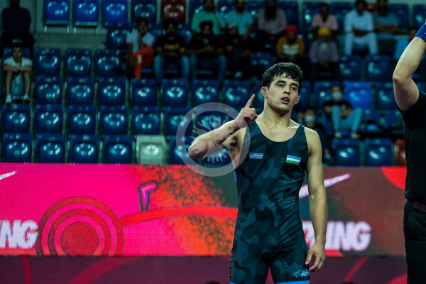 Uzbek freestyle wrestlers successfully started at Youth Asian Championship