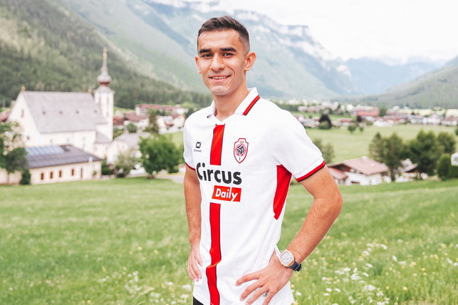 Полузащитник «Пахтакора» Уринбоев перешёл в бельгийский «Антверпен»