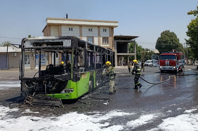 В Ташкенте полностью сгорел пассажирский автобус