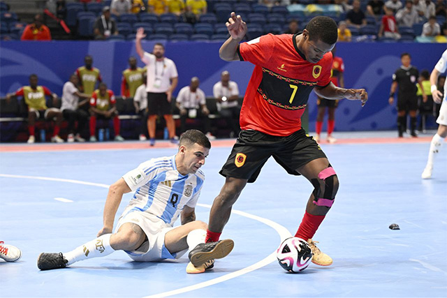 ЧМ по футзалу: Казахстан и Испания разгромили своих соперников