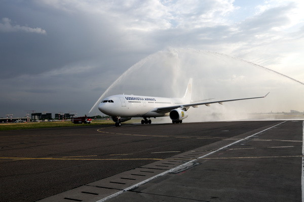 Uzbekistan Airways встречает второй самолет Airbus 330