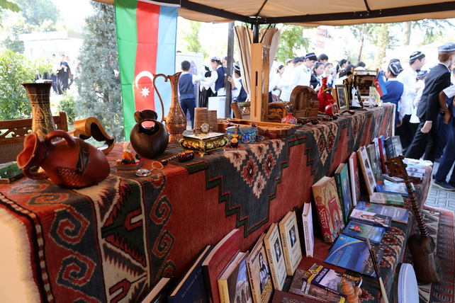 Азербайджан представил национальную культуру на международном фестивале искусств в Коканде