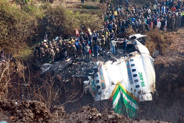 68 тел извлечено с места авиакатастрофы в Непале