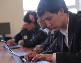 Государством стимулируется подготовка высококвалифицированных специалистов в сфере ИКТ