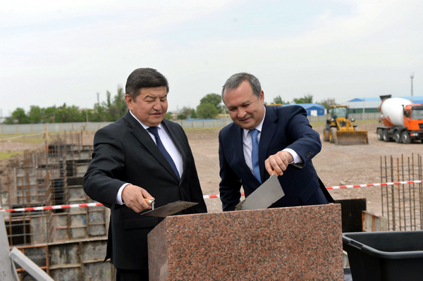 Узбекистан и Кыргызстан начали строительство завода по сборке и производству автомобилей