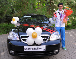 Шариф Халилов получил автомобиль марки Lacetti