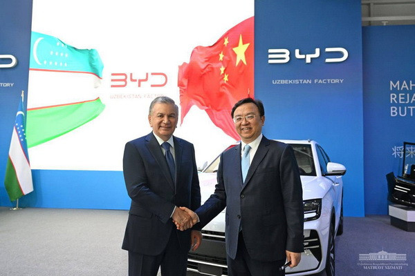 Жиззахдаги BYD заводидан илк электромобиллар чиқди