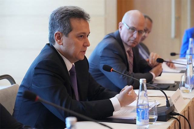 Министр цифровых технологий провел встречу с ведущими компаниями США