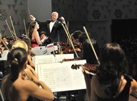 Маэстро Спиваков - дирижер человеческих сердец